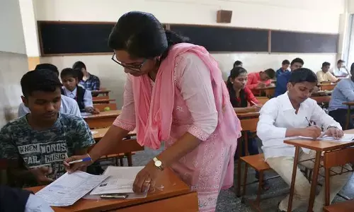 నేటి నుంచి ఏపీలో టెన్త్ పరీక్షలు.. అరగంట ఆలస్యమైనా పరీక్ష రాయొచ్చు !