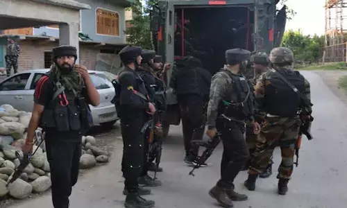 పుల్వామా జిల్లాలో ఎన్ కౌంటర్.. ఇద్దరు ఉగ్రవాదుల హతం