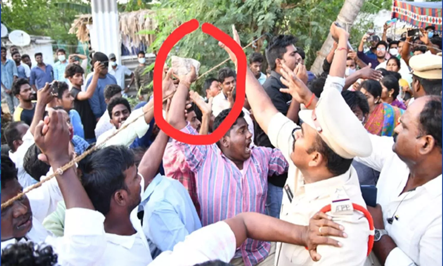 నారా లోకేష్ పర్యటనలో రాళ్ల దాడి.. ఏపీ వైసీపీ నాయకులు ఏమన్నారంటే !