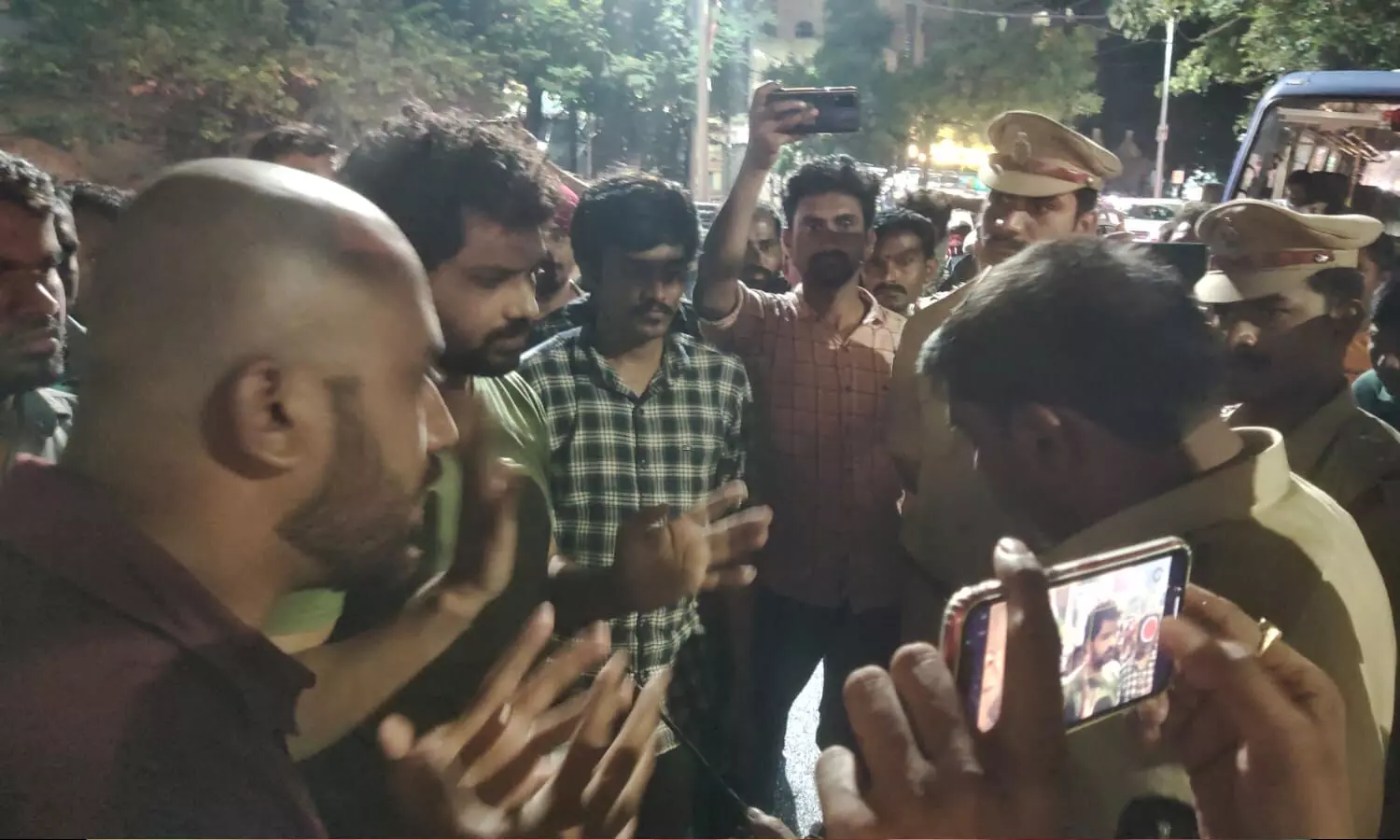 తెలంగాణ మినిస్టర్ క్వార్టర్స్ ను ముట్టడించిన జనసేన