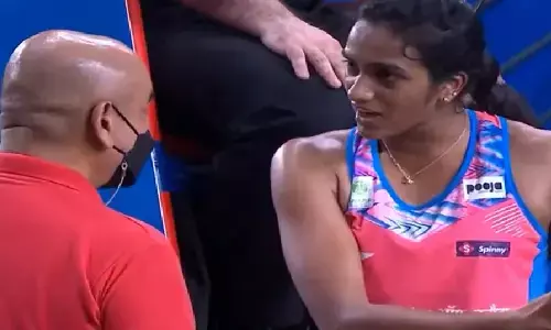 సెమీస్ లో సింధు ఓటమి.. రెఫరీలతో గొడవ