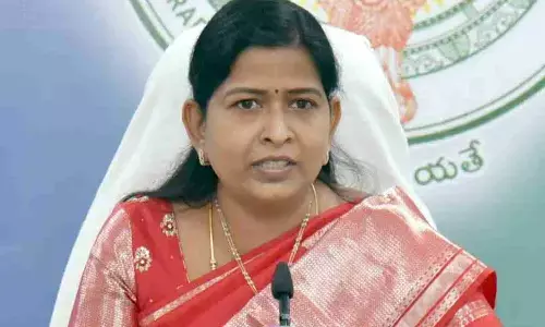 వివాదాస్పద వ్యాఖ్యలు చేసిన ఏపీ హోంమంత్రి తానేటి వనిత
