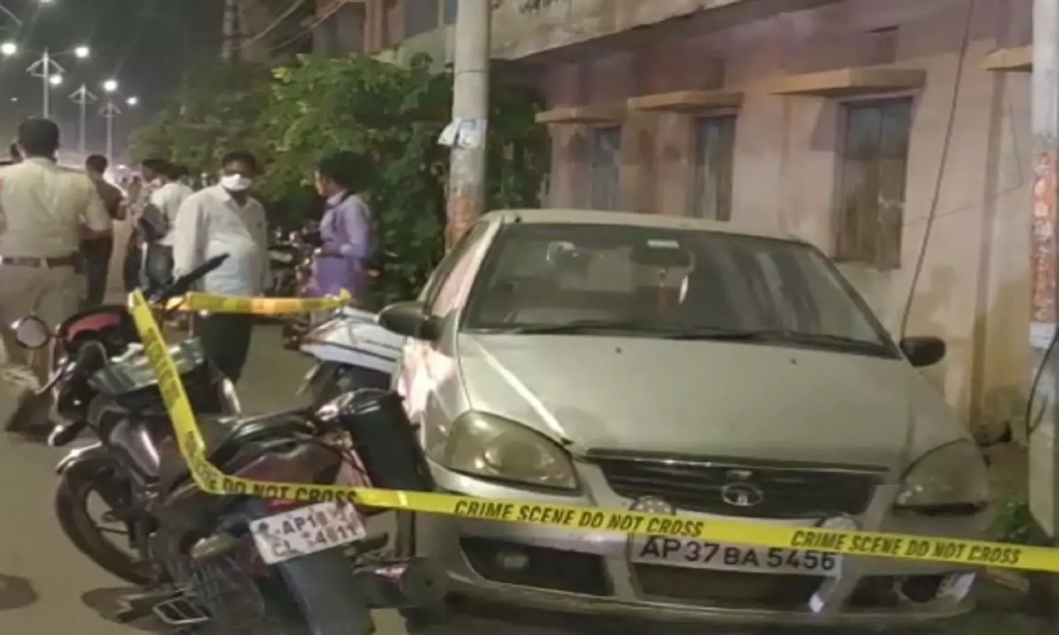కారులో డెడ్‌బాడీ కలకలం.. విజయవాడలో నడిరోడ్డుపై..