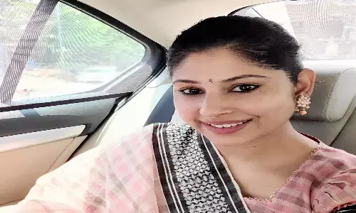 స్మితా సబర్వాల్ కు షాకిచ్చిన తెలంగాణ హై కోర్టు