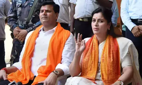 ఎంపీ నవనీత్ కౌర్ దంపతులకు ఊర‌ట