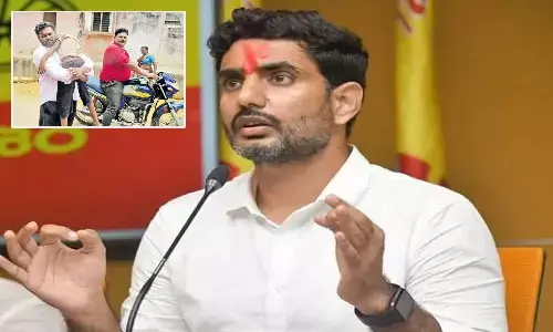 బైక్ పైనే కొడుకు మృతదేహం తరలింపు : ప్రభుత్వ తీరుపై నారా లోకేష్ ఫైర్