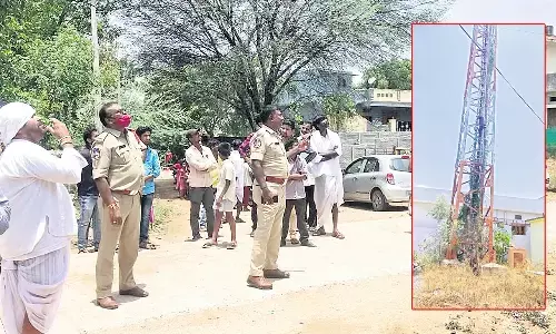 భార్య కాపురానికి రాలేదని.. భర్త టవరెక్కాడు