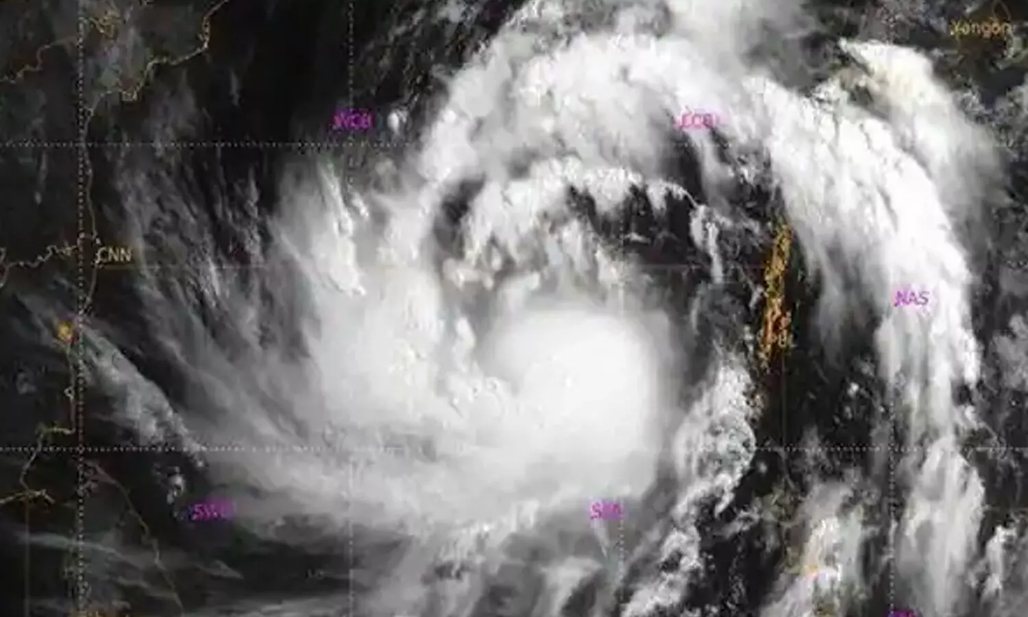 తుపానుగా మారిన వాయుగుండం.. ఏపీకి భారీ వర్షసూచన