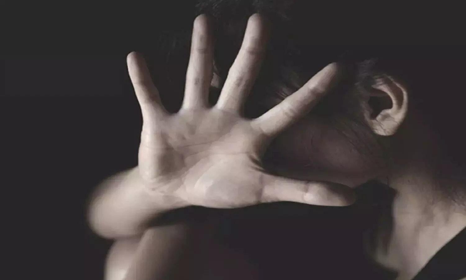 హైదరాబాద్ లో దారుణం... మరో బాలికపై అత్యాచారం