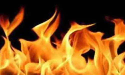 అధికారులపై పెట్రోల్ పోసి నిప్పుపెట్టిన యువకుడు.. జగిత్యాలలో దారుణం