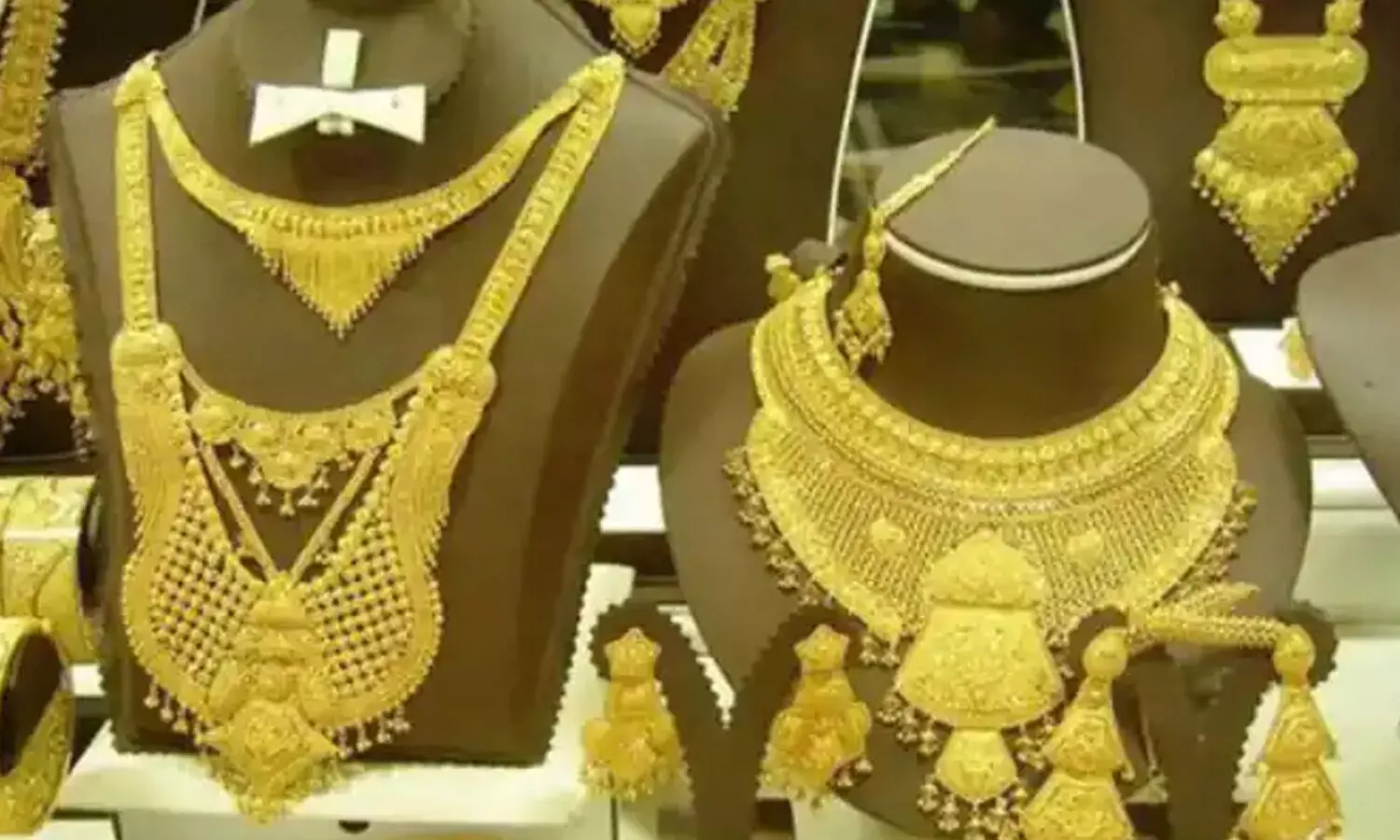 GOOD NEWS : భారీగా తగ్గిన బంగారం, వెండి ధరలు