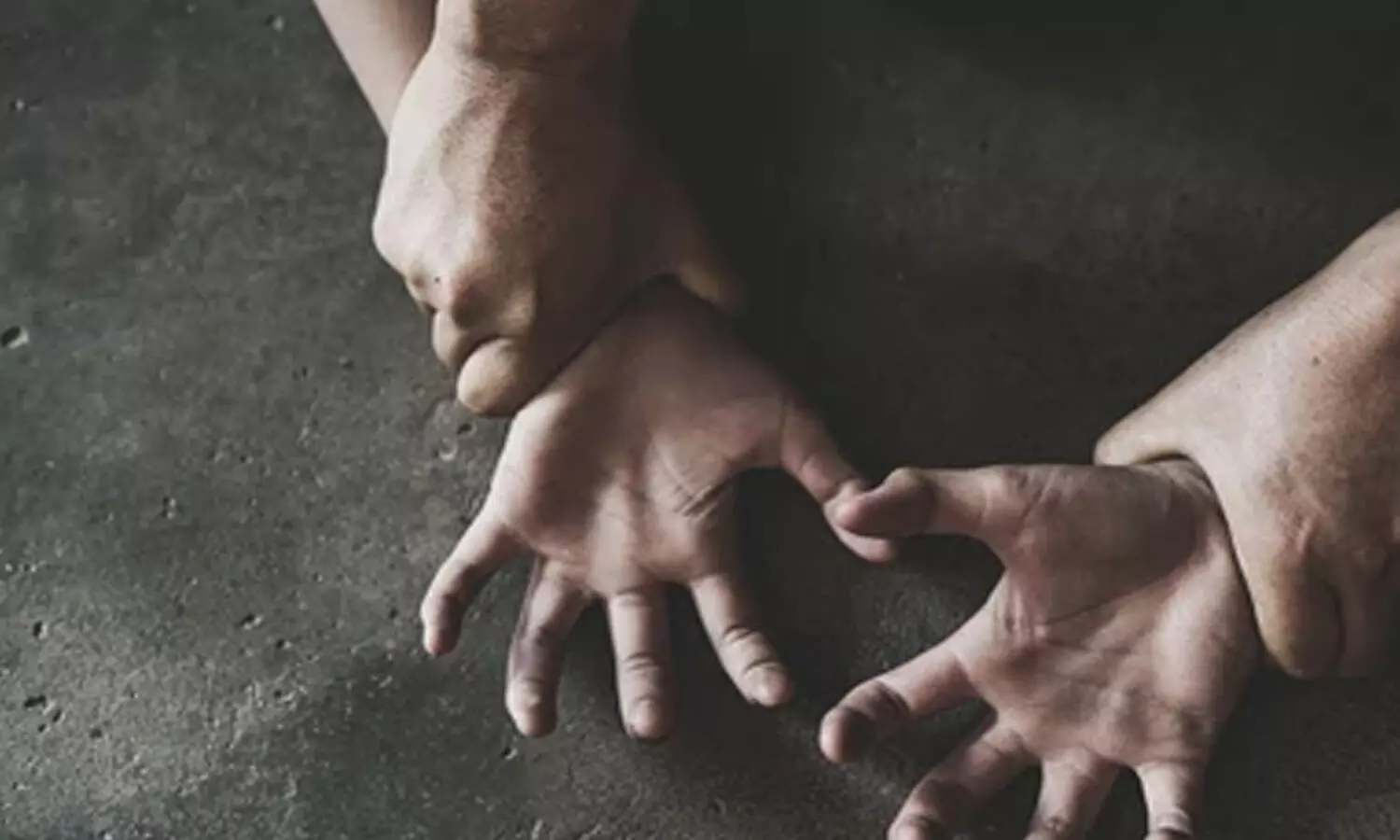 బాలికను కిడ్నాప్ చేసి.. కారులో గ్యాంగ్ రేప్, పెట్రోలింగ్ పోలీసుల రాకతో ?