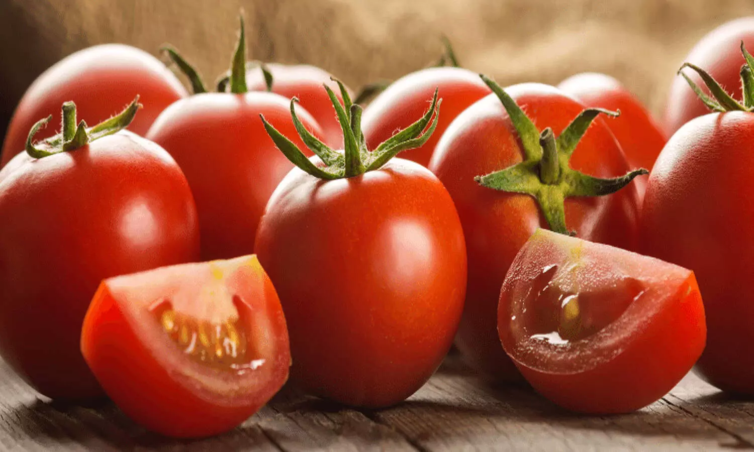 వంటింట్లో ఇక టమాటా కనపడకపోవచ్చు.. ఈ ధరలతో కొనేదెలా ? వంటింట్లో ఇక టమాటా కనపడకపోవచ్చు.. ఈ ధరలతో కొనేదెలా ?