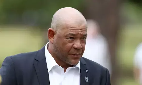 క్రీడాలోకంలో విషాదం.. రోడ్డుప్రమాదంలో క్రికెట్ దిగ్గజం ఆండ్రూ సైమండ్స్ మృతి