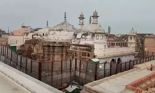 జ్ఞానవాపి మసీదు ఆవరణలో బావిని సీజ్ చేయండి : కోర్టు ఆదేశం