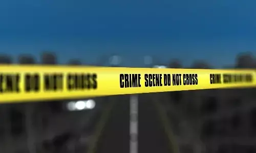 బెడ్ మీద తన ప్రియుడిని హత్తుకుని భార్య.. అది చూసిన భర్త