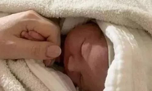 శిశువు చనిపోయిందన్న వైద్యులు.. ఖననం చేస్తుండగా