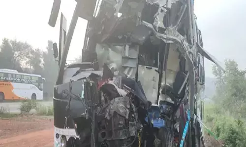 బస్సు - లారీ ఢీ.. ఏడుగురు దుర్మరణం