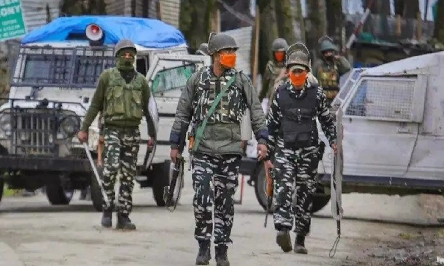 ముగ్గురు పాకిస్తానీ తీవ్రవాదుల కాల్చివేత