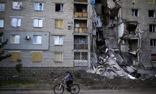 అపార్ట్మెంట్ కింద 200కు పైగా మృతదేహాలు