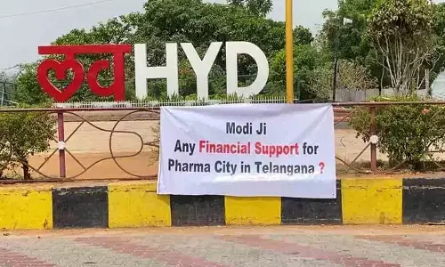 ప్రధాని మోదీకి 17 ప్రశ్నలు.. భాగ్యనగరంలో వెలసిన 17 బ్యానర్లు