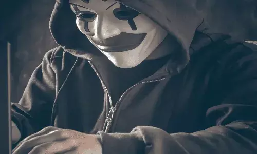 విజృంభిస్తోన్న లోన్ యాప్ లు.. వేధింపులు భరించలేక పెరుగుతున్న ఆత్మహత్యలు