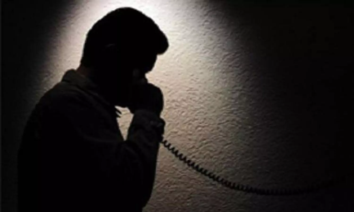 వైసీపీ నేతను బెదిరించిన మంత్రి తనయుడు.. నెట్టింట వైరల్ వైసీపీ నేతను బెదిరించిన మంత్రి తనయుడు.. నెట్టింట వైరల్