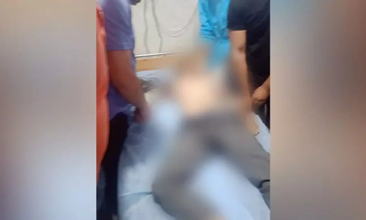 బ్యాంకు మేనేజర్ ను కాల్చి చంపిన తీవ్రవాదులు..!