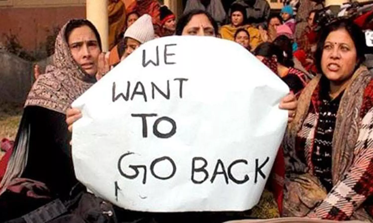 కశ్మీర్ పండిట్లు సంచలన నిర్ణయం