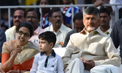 చంద్రబాబు బందీ...వీరి చేతిలోనేనా?