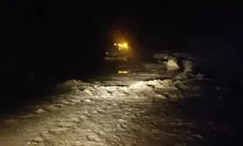 వాగులో కొట్టుకపోయిన కారు.. ఐదుగురి గల్లంతు