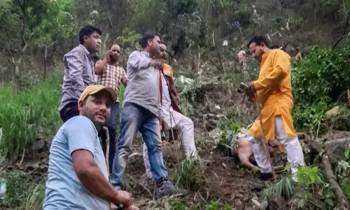 ఉత్తరాఖండ్ లో ఘోర రోడ్డు ప్రమాదం.. లోయలో పడ్డ బస్సు