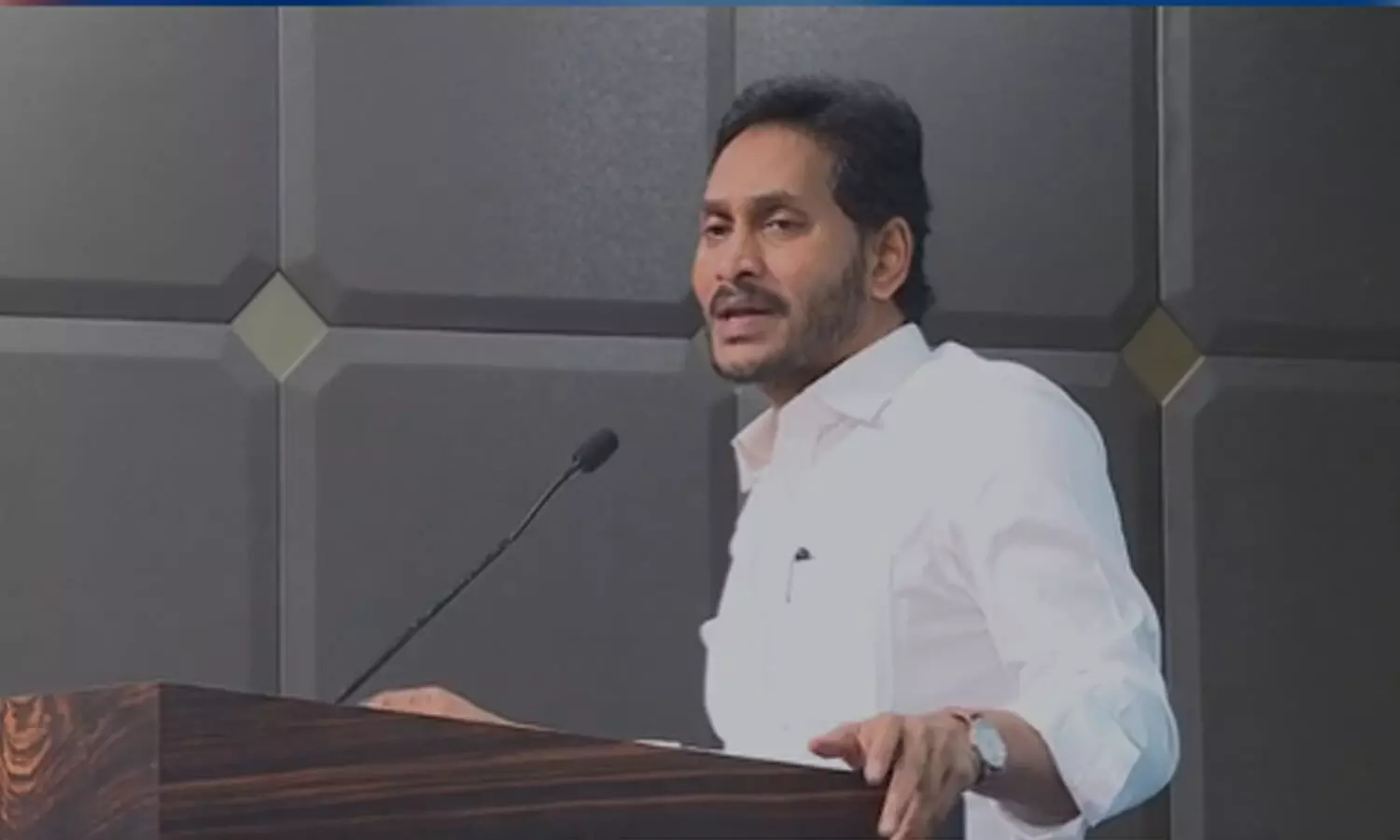 నాన్ సీరియస్ నేతలపై జగన్ సీరియస్