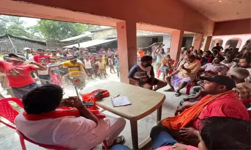 ఎమ్మెల్యే ఫోన్ లాగేసుకుని.. చుక్కలు చూపించిన గ్రామస్థులు