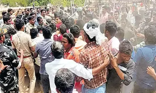 సిద్దిపేట జిల్లాలో ఉద్రిక్తత.. లాఠీఛార్జి