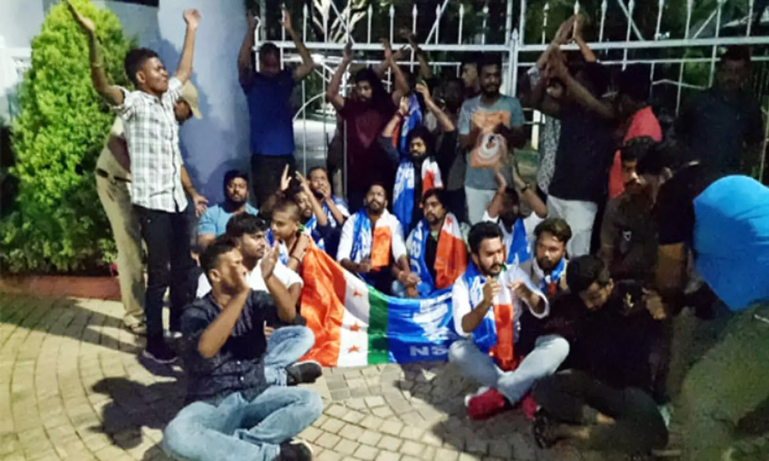 నేడు కాంగ్రెస్ చలో రాజ్‌భవన్