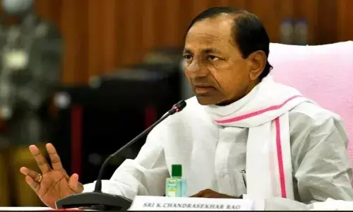 కేసీఆర్ హెలికాప్టర్ షాట్... బాల్ ఎక్కడ పడుతుందంటే?