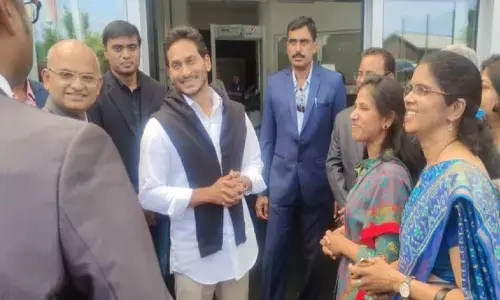 నెలాఖరులో పారిస్ కు జగన్