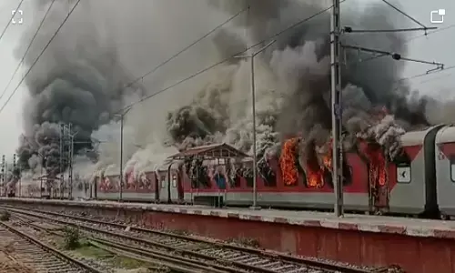 ఆందోళనకారులపై కాల్పులు.. ముగ్గురికి గాయాలు