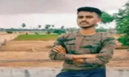 రాకేష్ మృతదేహంతో నిరసన ర్యాలీ