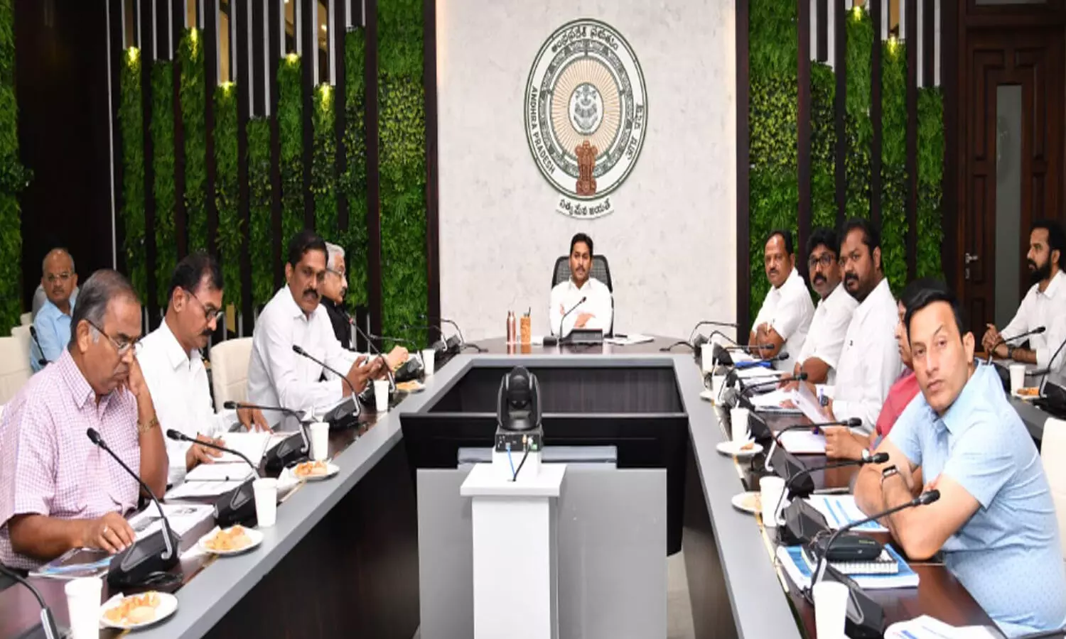 అభివృద్ధిని విపక్షాలు అడ్డుకుంటున్నాయి