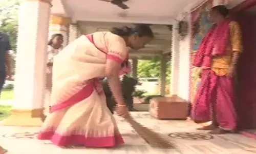 కాబోయే రాష్ట్రపతి.. చీపురు పట్టి...?