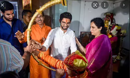 సంక్షోభం.. కుమారుడు, సతీమణి పాత్ర ఎంతంటే?