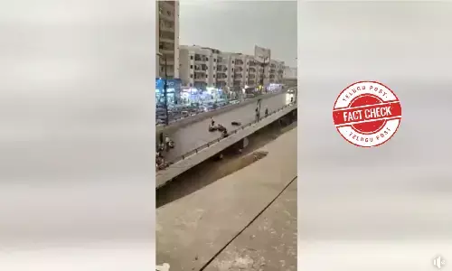 ఫ్లై ఓవర్‌పై బైక్లు జారిపడుతున్న వీడియో హైదరాబాద్‌లోనిది కాదు