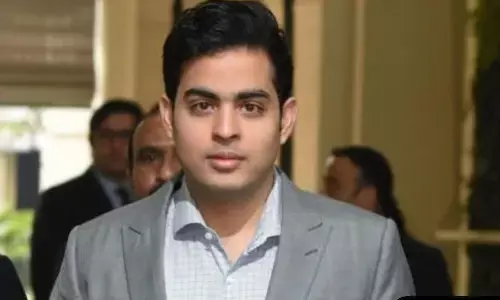 రిలయన్స్ జయో ఛైర్మన్ గా ఆకాశ్ అంబానీ