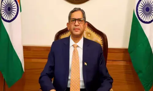 ఎక్కడున్నా తెలుగు వారు ఐక్యంగానే ఉండాలి