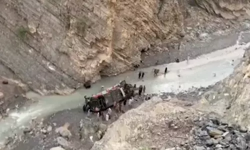 ఘోర రోడ్డు ప్రమాదం.. 19 మంది మృతి