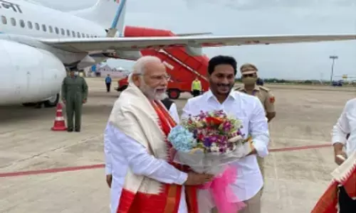 హెలికాప్టర్ లో మోదీ వెంట జగన్