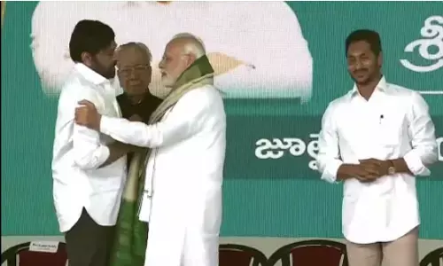 మోదీ చిరు ముచ్చట