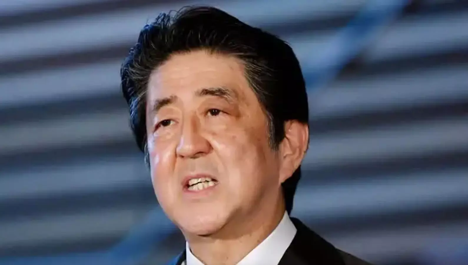 జపాన్ మాజీ ప్రధానిపై కాల్పులు